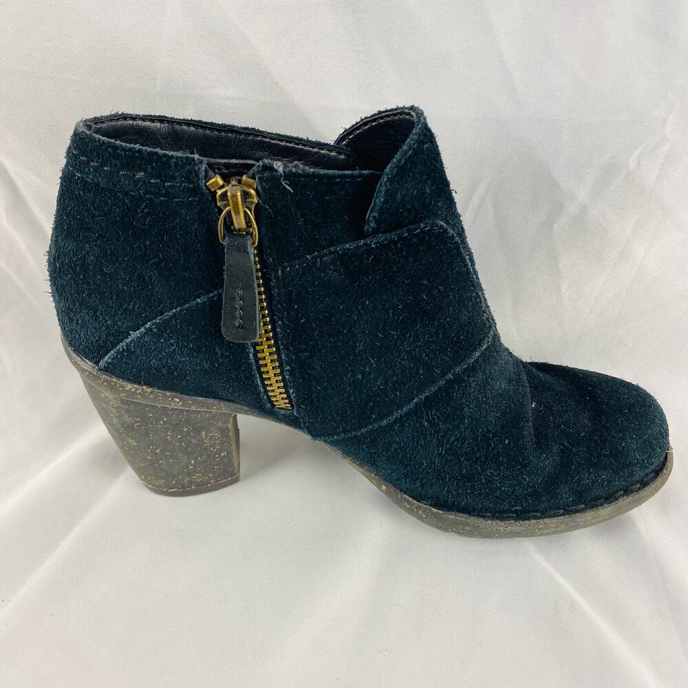 Unstructured by Clarks‎ Black Suede Block Heel Ankle Booties Size 5.5